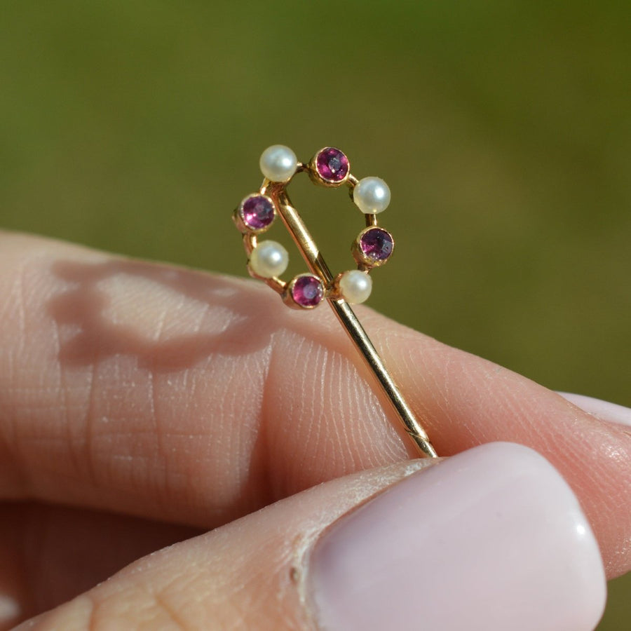 Edwardian 15ct Gold Perle und Rubin kreisförmige Krawattennadel | Parkin und Gerrish | Antique & Vintage Jewellery