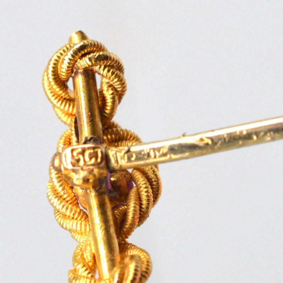 Edwardian 15ct Gold Ruby Triple Infinity Rope Knot Krawattennadel | Parkin und Gerrish | Antique & Vintage Jewellery