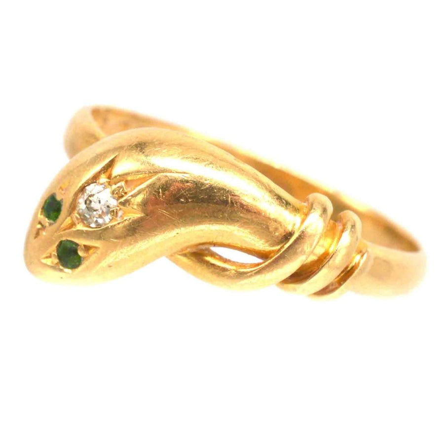 Edwardianischer Schlangenring aus 18-karätigem Gold mit Diamanten und grünen Granataugen, der aufwändige Handwerkskunst zeigt.