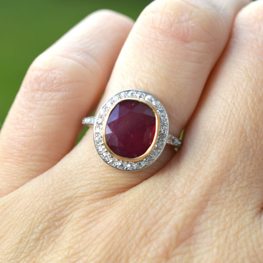 Edwardianischer Ring aus 18 Karat Weißgold mit einem zertifizierten, nicht erhitzten Burma-Rubin und Diamanten.