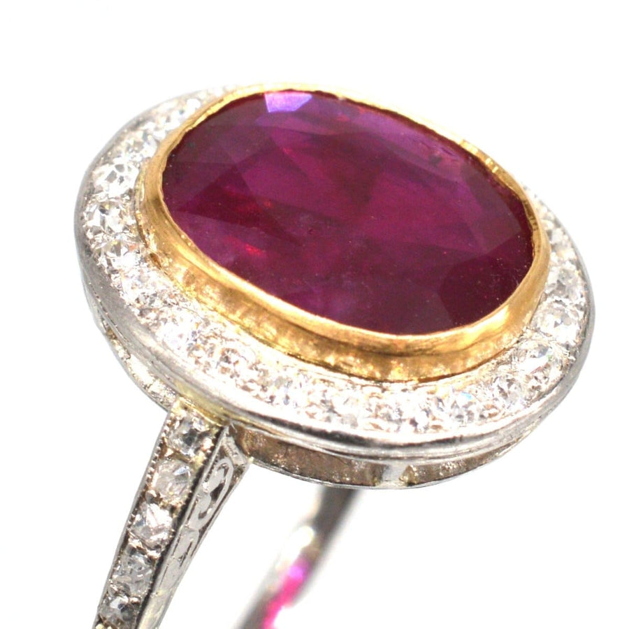 Edwardian 18ct Weißgold-Cluster-Ring mit einem großen ungeheizten Burma Rubin und Diamant Halo.