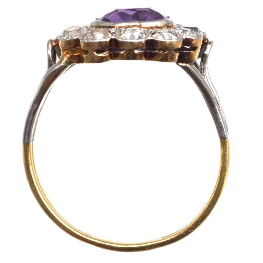 Edwardianischer Platin- und 18-karätiger Goldring mit Amethyst- und Diamantencluster, der alte Handwerkskunst aus den 1910er Jahren zeigt.