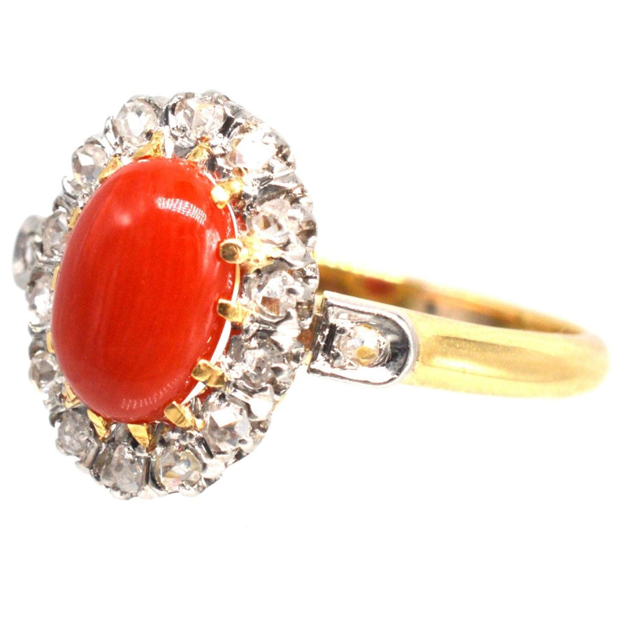 Französischer Belle Époque Ring mit roter Koralle und Diamanten Cluster | Parkin and Gerrish | Antiker & Vintage-Schmuck