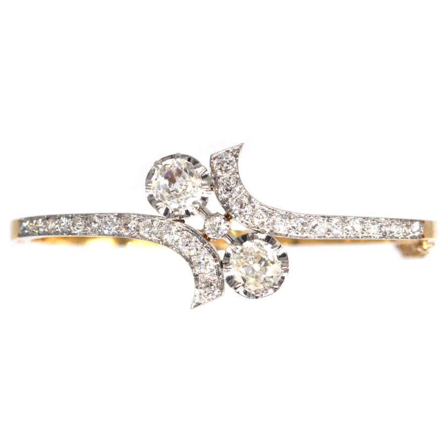 Französischer Diamantarmreif aus 18-karätigem Gold und Platin Toi et Moi aus dem frühen 20. Jahrhundert, mit zwei wunderschönen Diamanten.