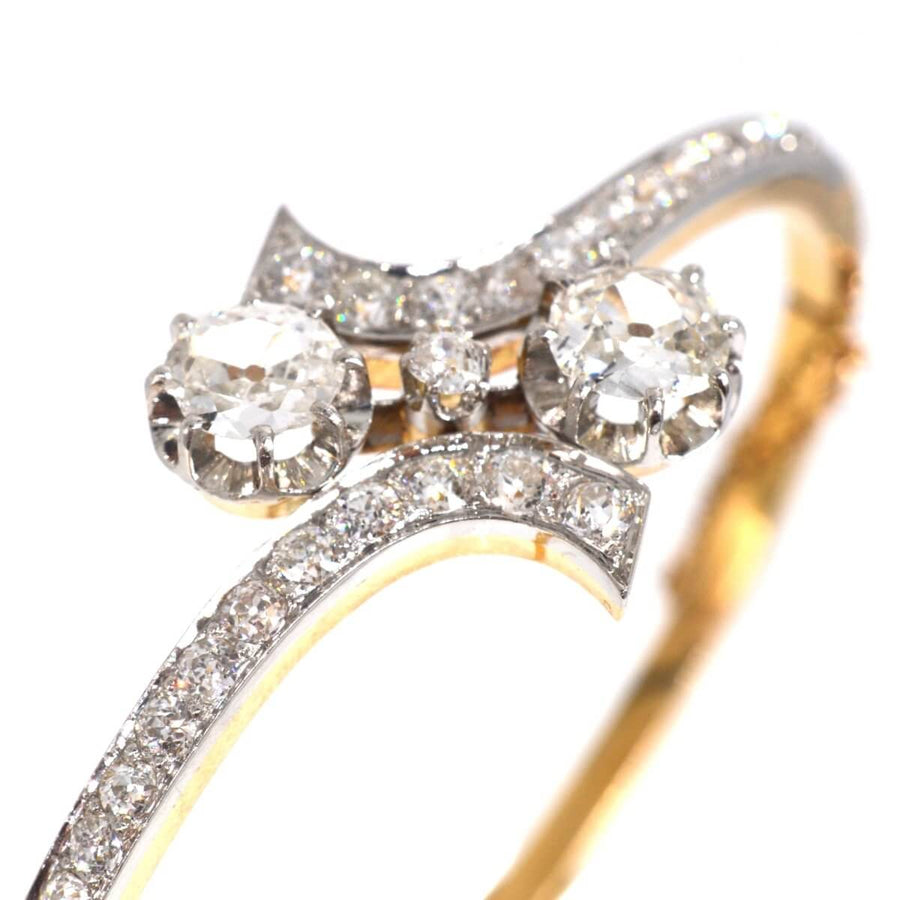 Diamantarmreif Toi et Moi aus 18 Karat Gold und Platin aus dem frühen 20. Jahrhundert, der exquisite Handwerkskunst zeigt.