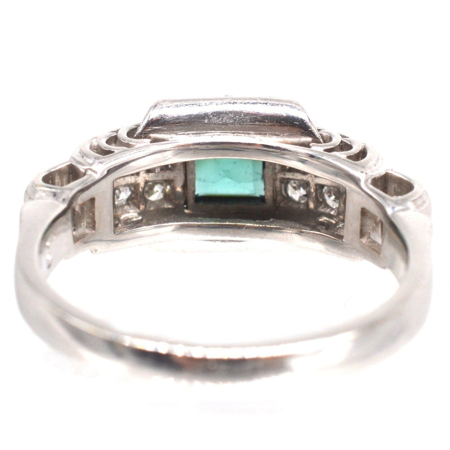 Platin-, Grüner Saphir- und Diamantring aus der Mitte des Jahrhunderts | Parkin and Gerrish | Antiker & Vintage-Schmuck