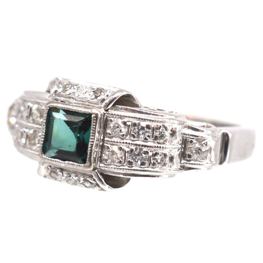 Platin-, Grüner Saphir- und Diamantring aus der Mitte des Jahrhunderts | Parkin and Gerrish | Antiker & Vintage-Schmuck
