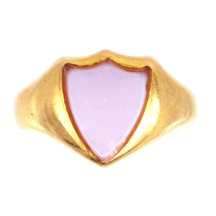 Viktorianischer Siegelring aus 18 Karat Gold mit einem schildförmigen Karneolstein, um 1890.