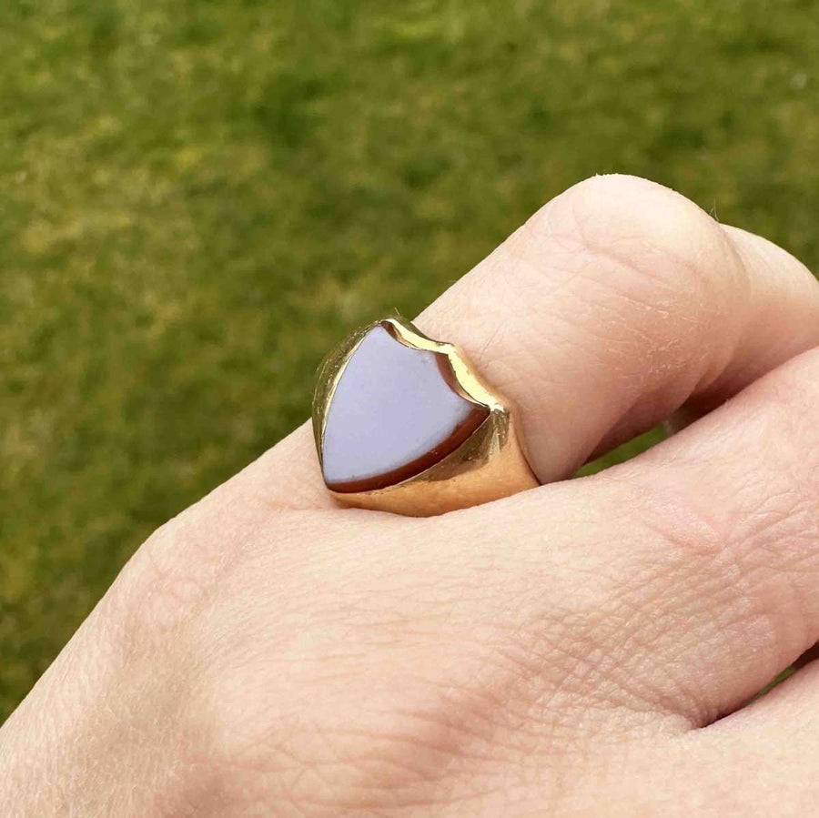 Viktorianischer Siegelring aus 18-karätigem Gold mit Karneolstein, der sich durch elegante Handwerkskunst und zeitloses Design auszeichnet.