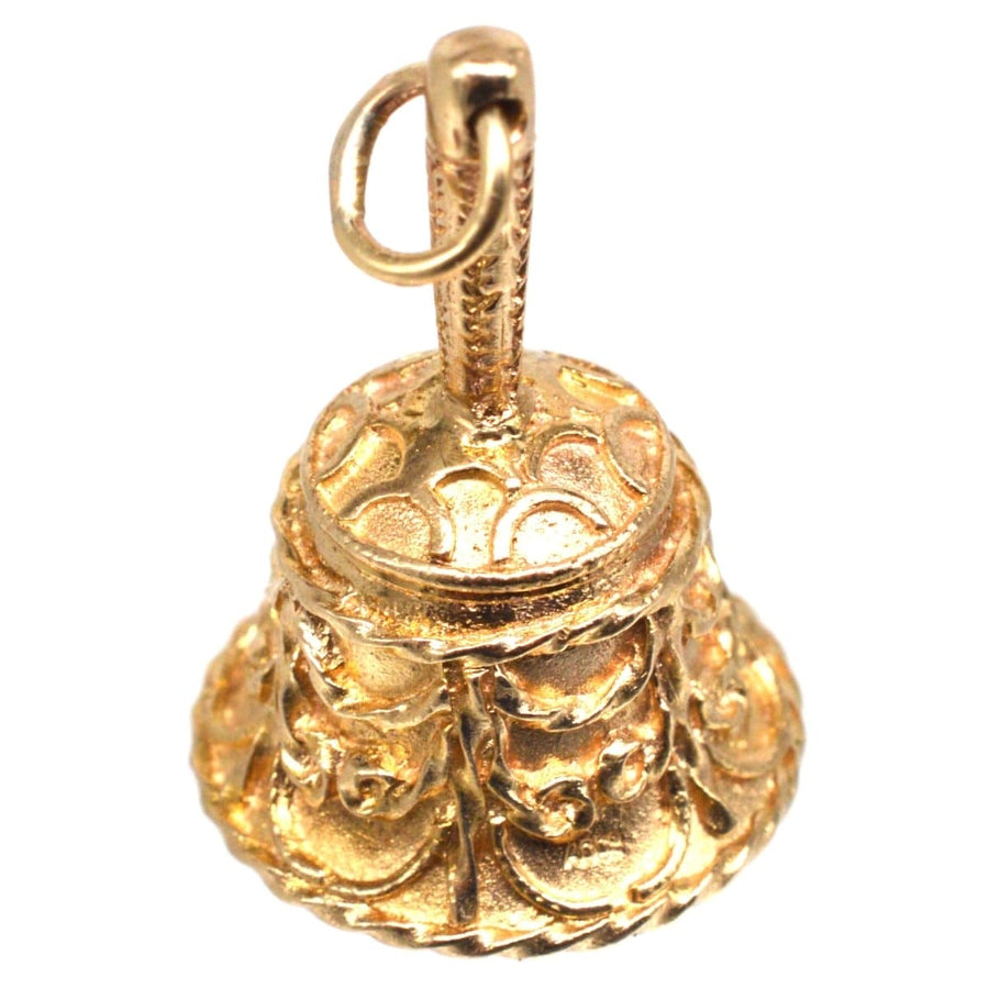 Vintage 9ct Gold Hochzeit läuten Glocke Charme Anhänger mit verzierten Scroll Details, voll gestempelt 1968, London von Albion Craft Co.