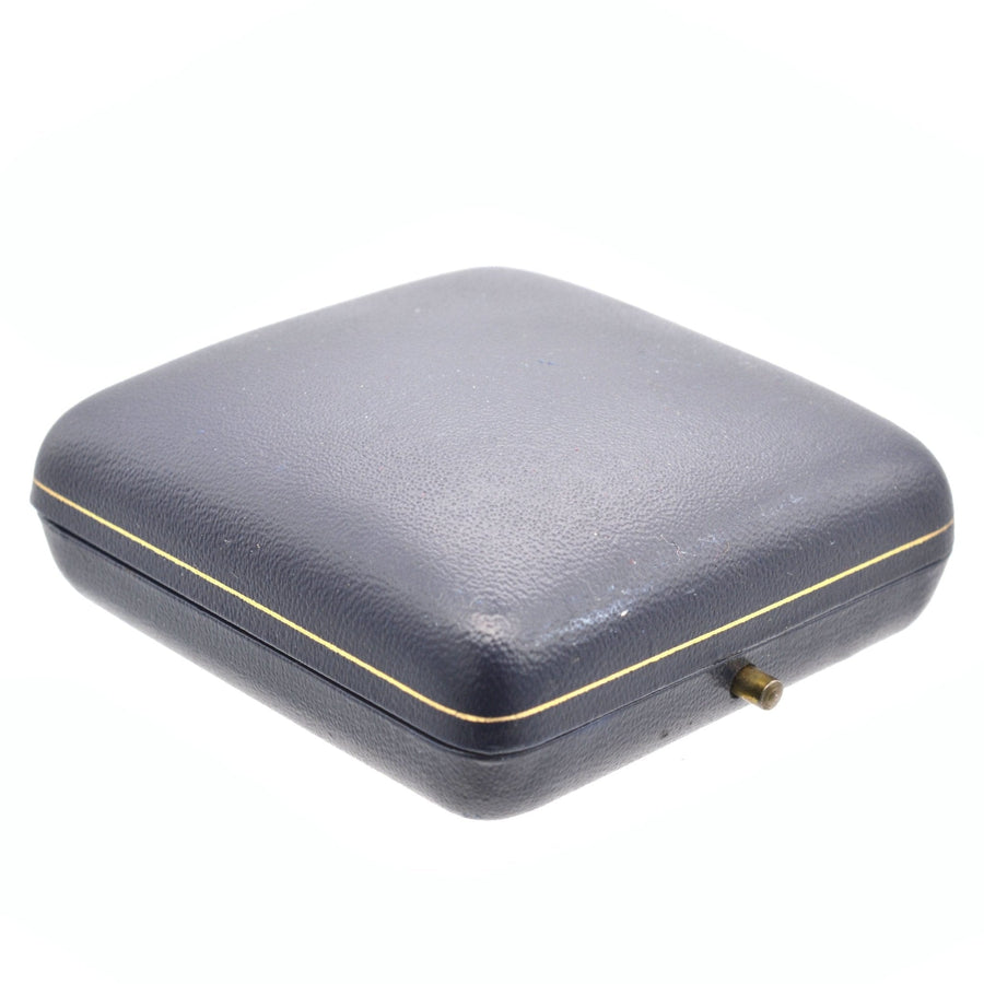 Blaue Ringschatulle aus Leder mit Goldverzierung, perfekt für die Aufbewahrung von Schmuck.