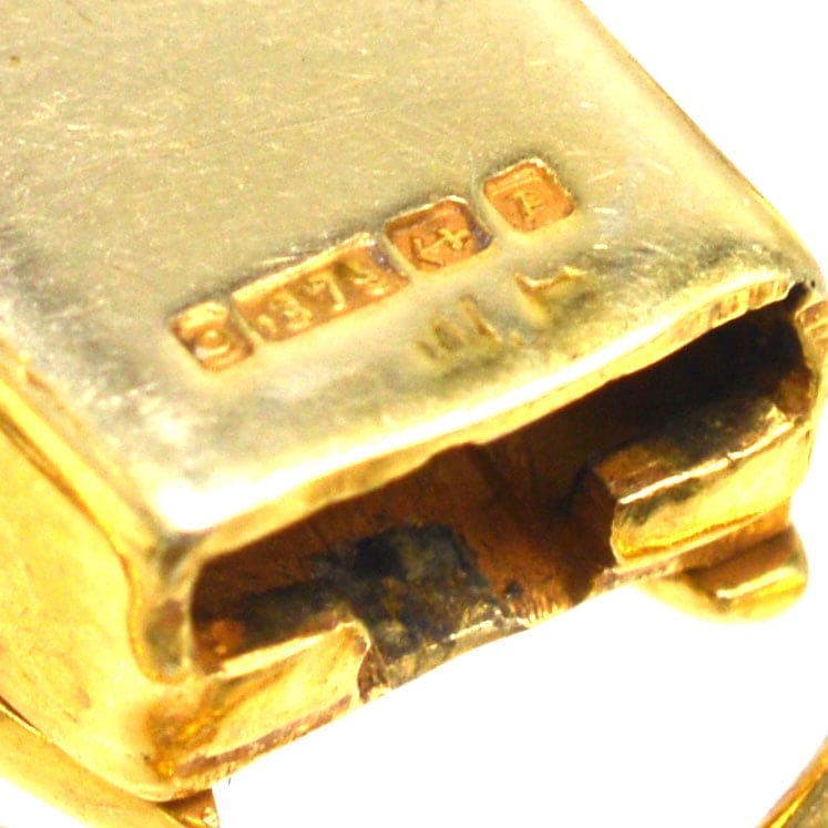 Nahaufnahme eines Armbandverschlusses aus 9-karätigem Gold aus den 1960er Jahren mit Punzierung und Qualitätsmerkmalen.