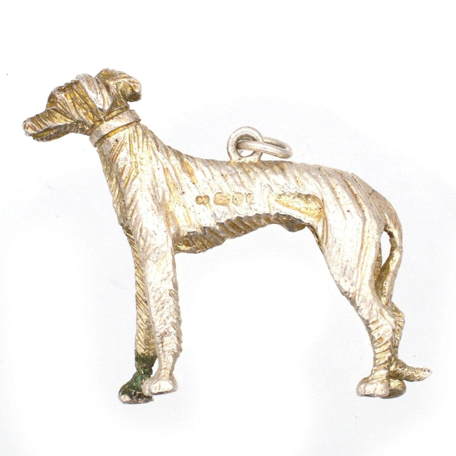 Hundeanhänger aus massivem Silber der 1970er Jahre mit Whippet-Motiv, hergestellt in London, perfektes Geschenk für Hundeliebhaber.
