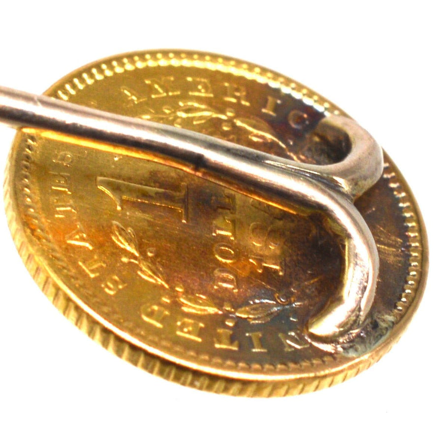 19. Jahrhundert American Gold 1851 $ 1 Dollar-Münze mit Liberty Head Krawattennadel auf einem goldenen Dollar-Münze