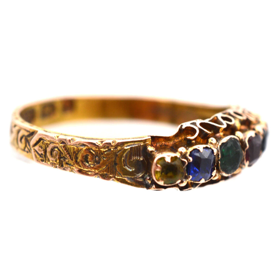 Viktorianischer Akrostichon-Ring aus 15-karätigem Gold mit Edelsteinen in der Aufschrift "Dearest" (Liebster), mit kompliziertem Design und leuchtenden Steinen.
