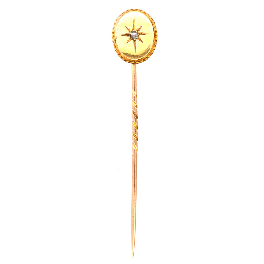 Viktorianische Krawattennadel aus 18 Karat Gold mit einem Diamanten im Rosenschliff, ein elegantes Accessoire für stilvolle Krawatten.
