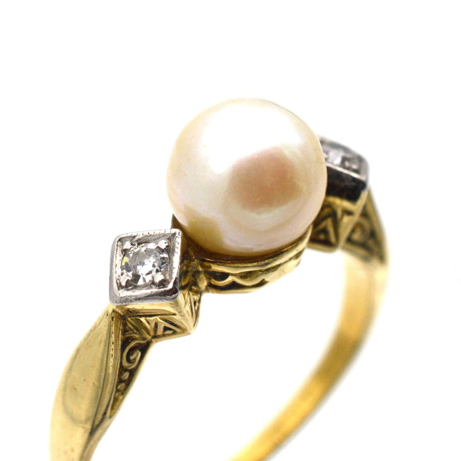 Art-Deco-Ring aus 14 Karat Gold mit einer Zuchtperle und Diamanten, ca. 1930, elegantes Design für die Verlobung.