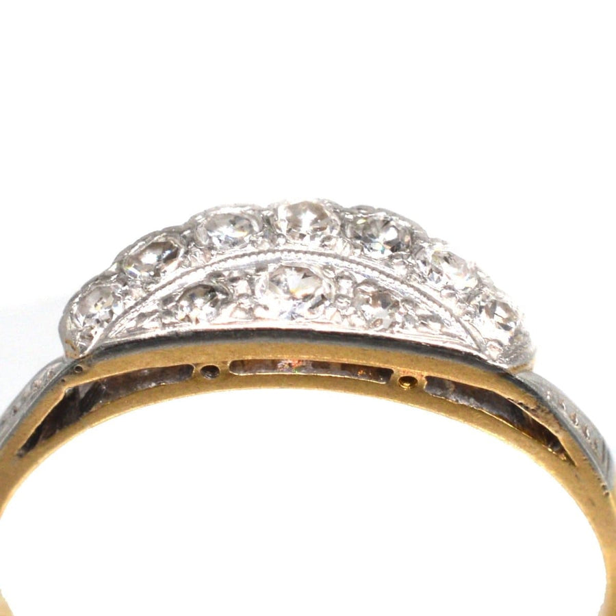 Art-Déco-Ring aus 18 Karat Gold und Platin mit Diamantdiadem. Aufwändige Handwerkskunst und funkelnde Details.