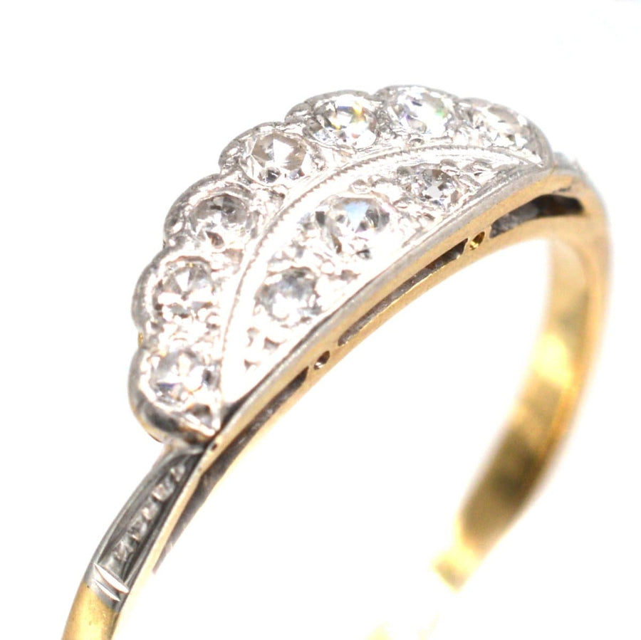 Art-Déco-Ring aus 18-karätigem Gold und Platin mit Diamant-Tiara, einem funkelnden Design mit der Eleganz eines Mini-Meisterwerks.