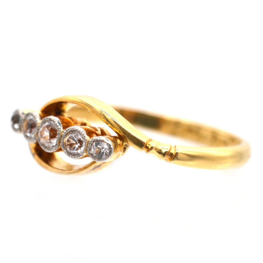 Art-Deco-Ring aus 18 Karat Gold mit fünf Diamanten, elegantes Vintage-Design von 1925, perfekt für eine Verlobung.