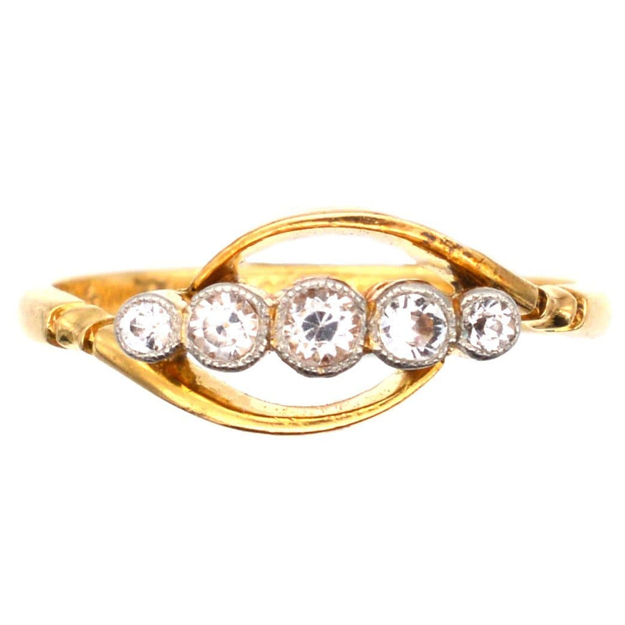 Art-Déco-Ring aus 18 Karat Gold mit fünf Steinen und eleganten, in Platin gefassten Diamanten aus dem Jahr 1925.