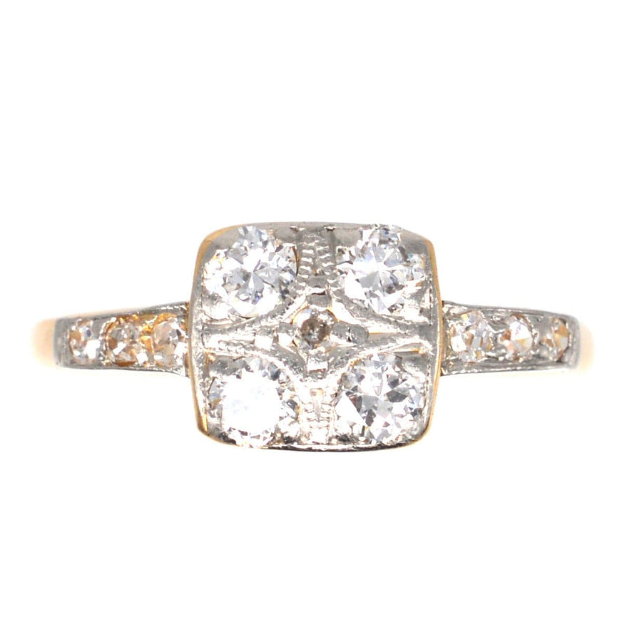Quadratischer Diamantring aus 18-karätigem Gold und Platin mit vier Diamanten und Sternfassung, einzigartiger Verlobungsring im Art-Deco-Stil.