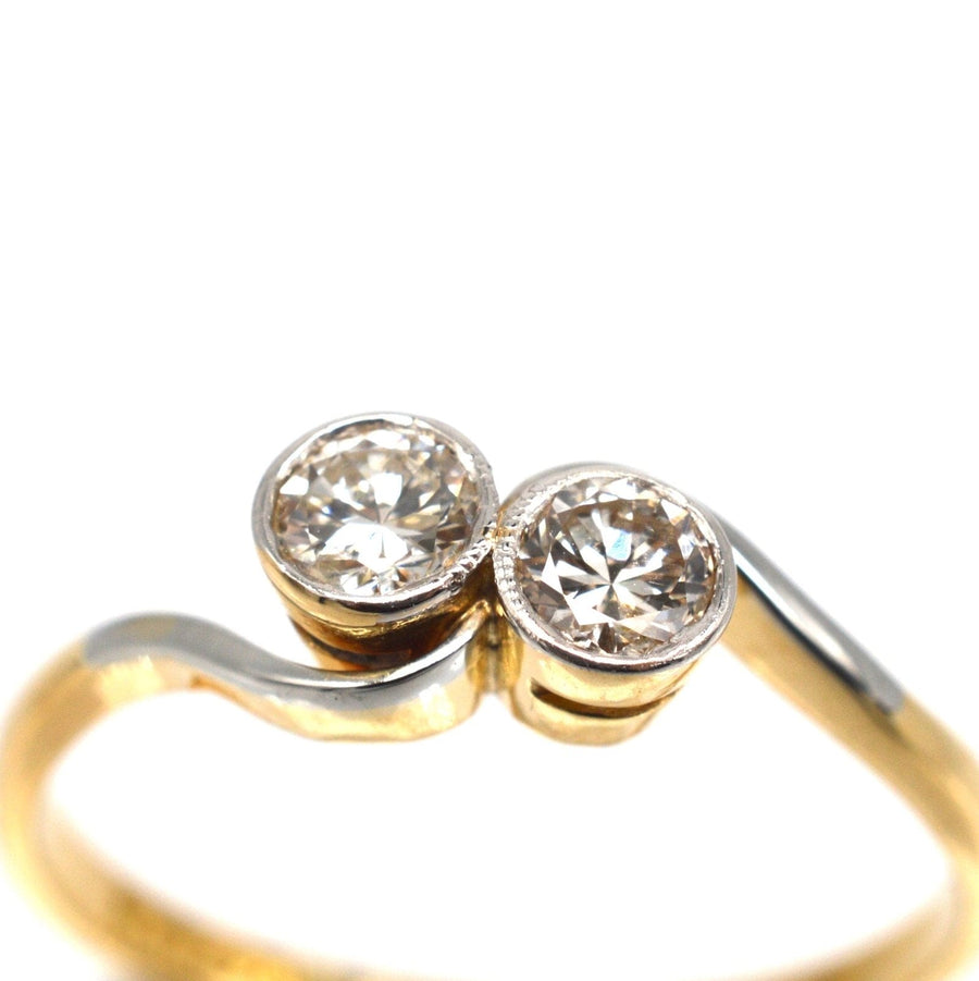 Art-Deco-Ring Toi et Moi aus 18 Karat Gold und Platin mit zwei atemberaubenden Diamantsteinen.