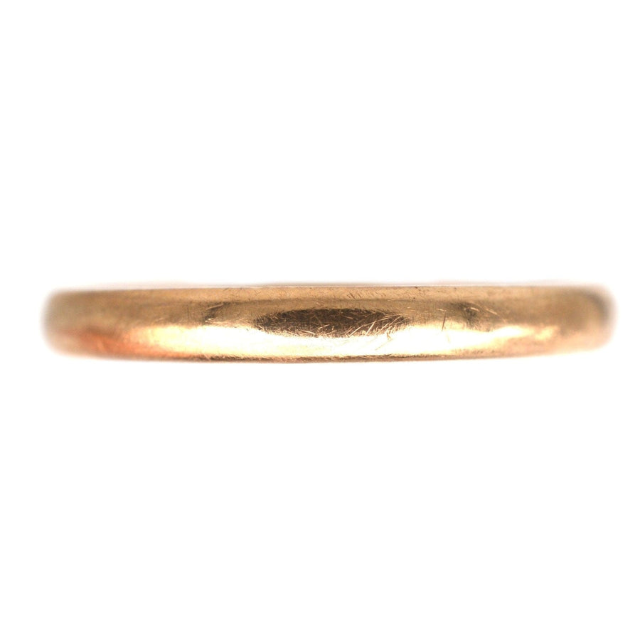 Art Deco 1937 9ct gold wedding ring with a simple thin shank for comfort, showcasing vintage elegance.