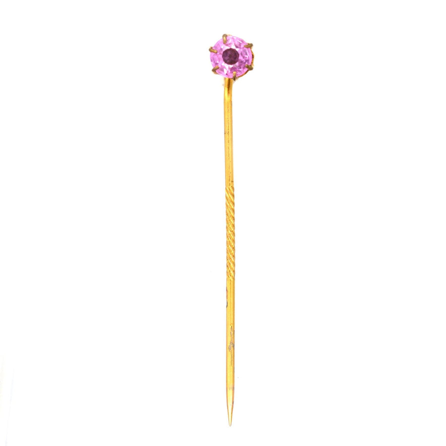 Art Deco Krawattennadel aus 18 Karat Gold mit 1 Karat rosa Saphir, stilvolles Accessoire für Seidenkrawatten, ca. 1930er-1940er Jahre.