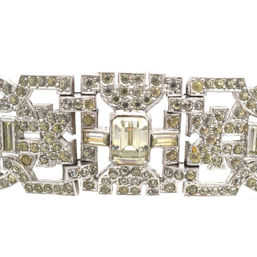 Art-Deco-Armband aus verchromter Diamantpaste mit kühnem architektonischem Design und funkelnden edelsteinähnlichen Elementen.