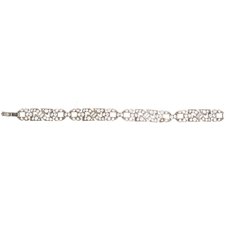 Art Deco Ciro Silber Paste Armband zeigt kompliziertes Design und feine Handwerkskunst mit funkelnden Paste Steine.