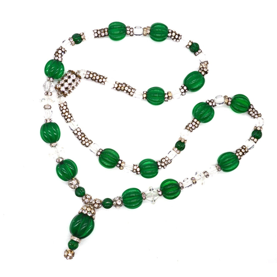 Art-Deco-Halskette mit smaragdgrünen und weißen Glasperlen von Miriam Haskell, Vintage-Design der 1930er-1940er Jahre mit Strass-Akzenten.