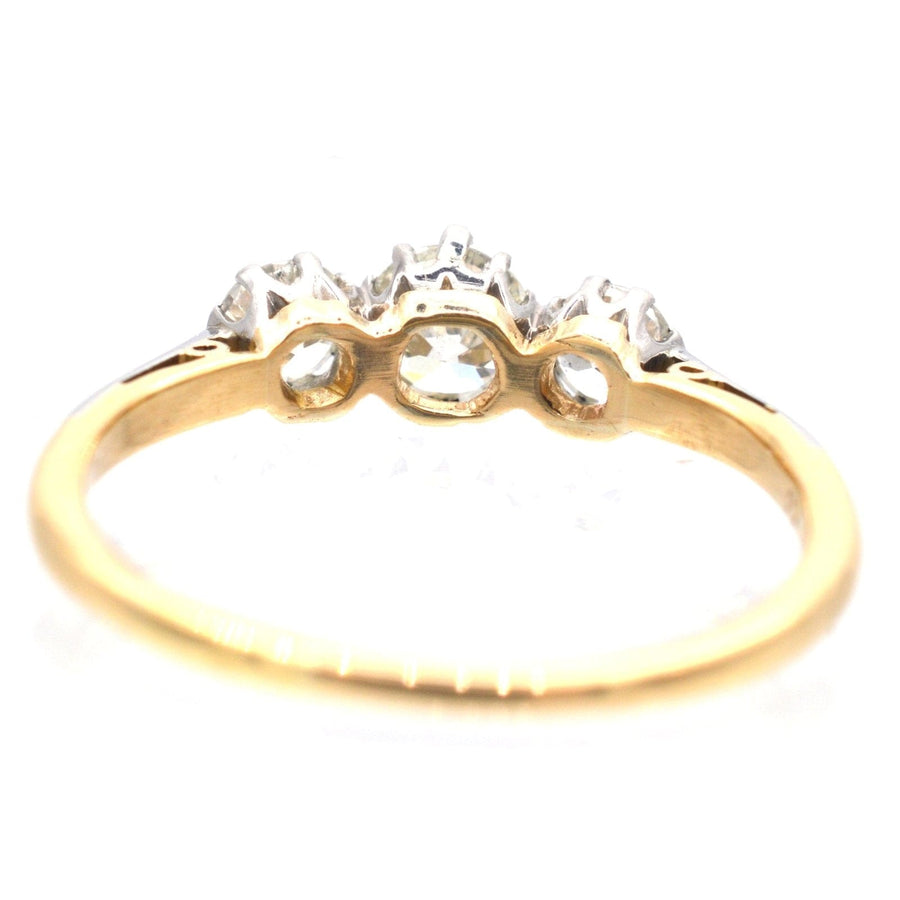 Dreistein-Diamantring aus Platin und 18-karätigem Gold im Art-Déco-Stil mit klaren Diamanten, ideal für die Verlobung.