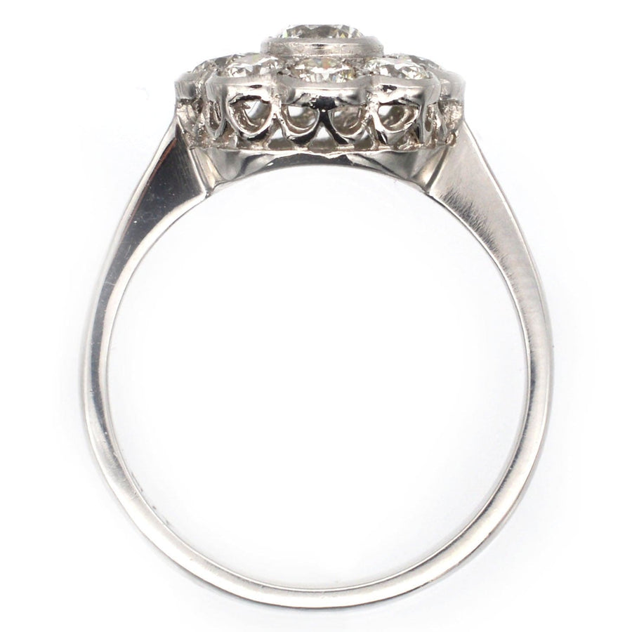 Art-Deco-Ring aus Platin mit einem eleganten Design und mehr als einem Karat funkelnder Diamanten.