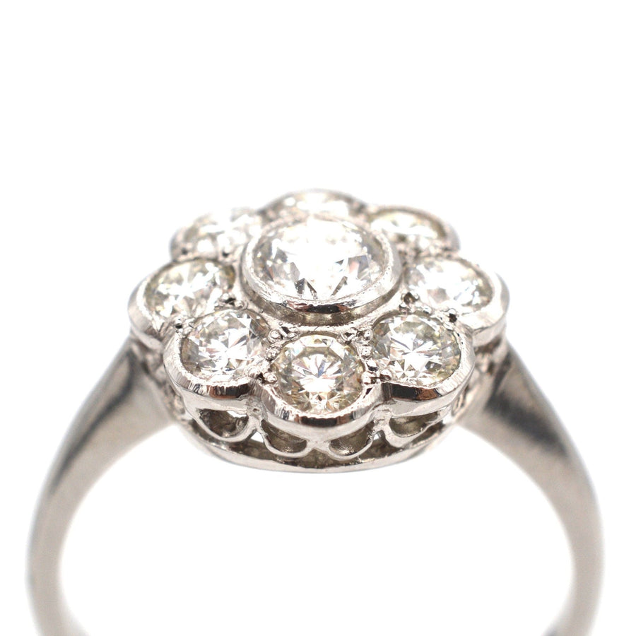 Art-Deco-Diamantenring aus Platin mit mehr als einem Karat funkelnder Diamanten in einer klassischen Millegrain-Fassung.