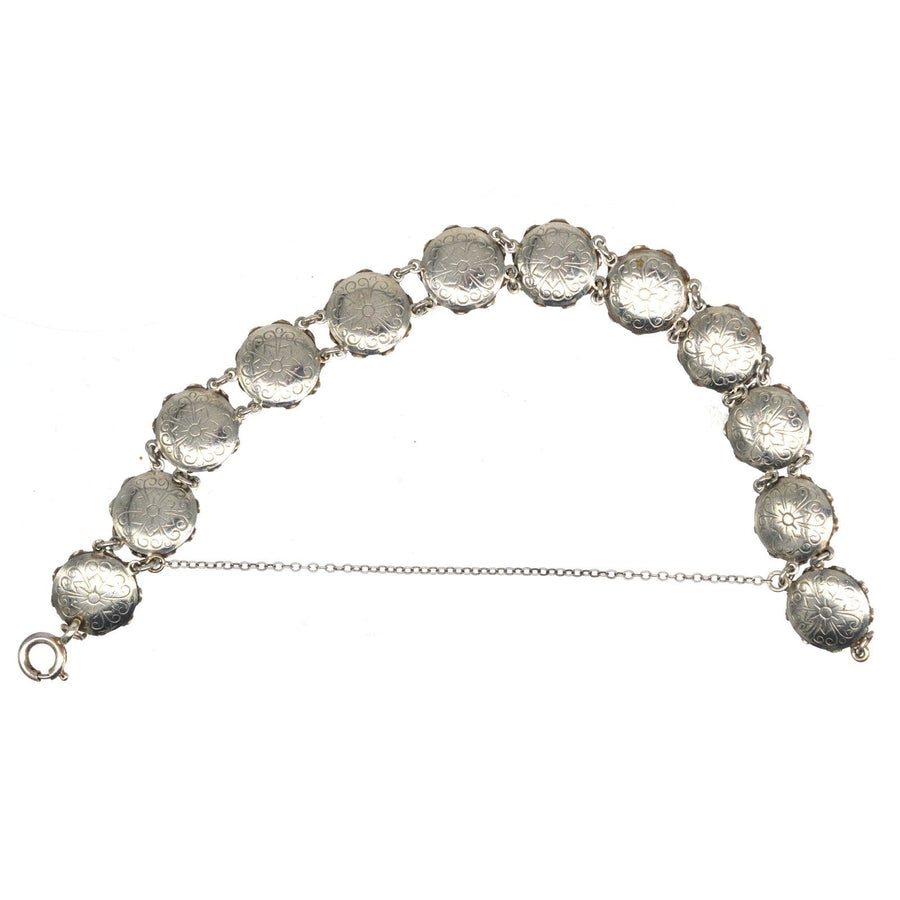 Silberarmband im Art-déco-Stil mit zwölf eleganten Diamantgruppen, die luxuriöses Design und Handwerkskunst präsentieren.
