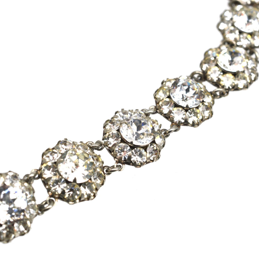 Silberarmband im Art-Déco-Stil mit Diamantpasten, das Eleganz und Luxus ausstrahlt.