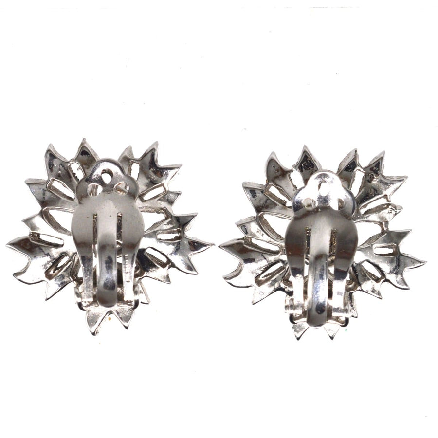 Christian Dior 1950er Clip-Ohrringe mit Blumenmuster und weißen Strasssteinen, antiker Anhänger aus rhodiniertem Metall.