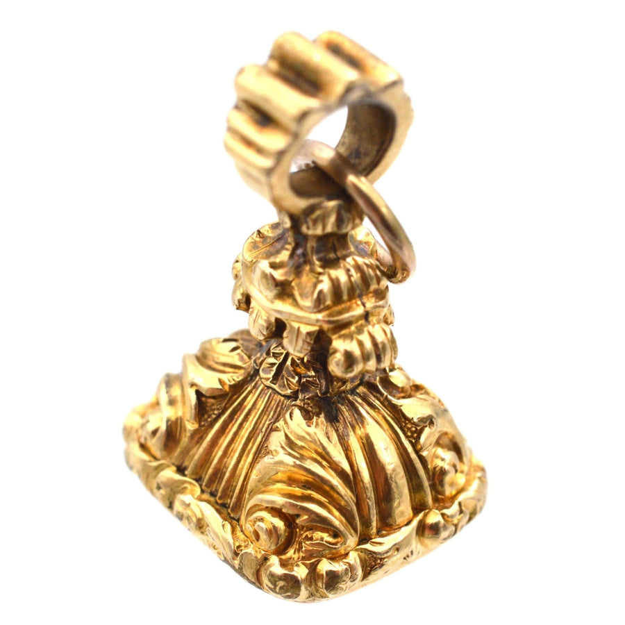 Dekoratives georgianisches 18-karätiges Goldsiegel aus Chalzedon mit eingraviertem Namen Louisa, Vintage-Charme aus den 1800er Jahren.