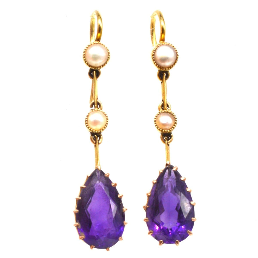Edwardianische Ohrringe aus 15 Karat Gold mit birnenförmigem Amethyst und geteilten Perlen, die zeitlose Eleganz ausstrahlen.