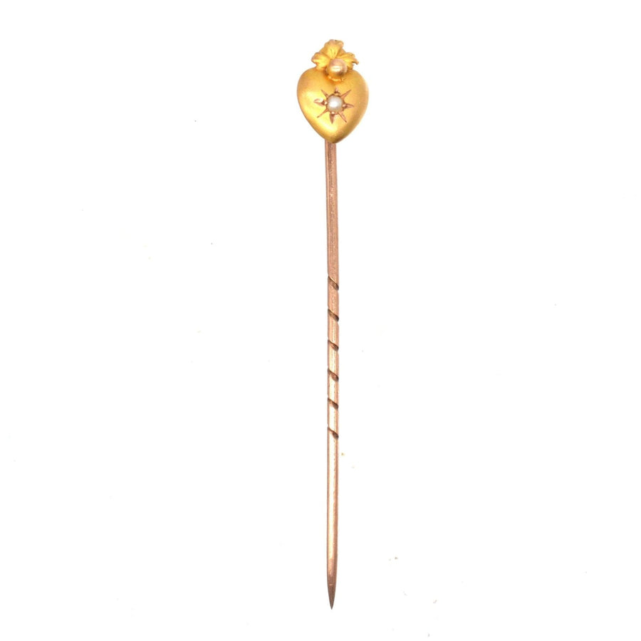 Edwardian 15ct Gold brennenden Herz Krawattennadel mit Perle, symbolisiert Liebe und Leidenschaft, um 1900.