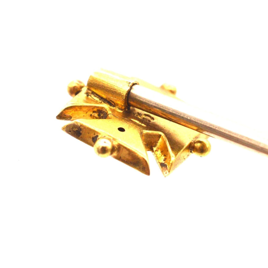 Edwardian 15ct Gold Malteserkreuz Krawattennadel mit Rubin, zeigt komplizierte Design und Handwerkskunst.