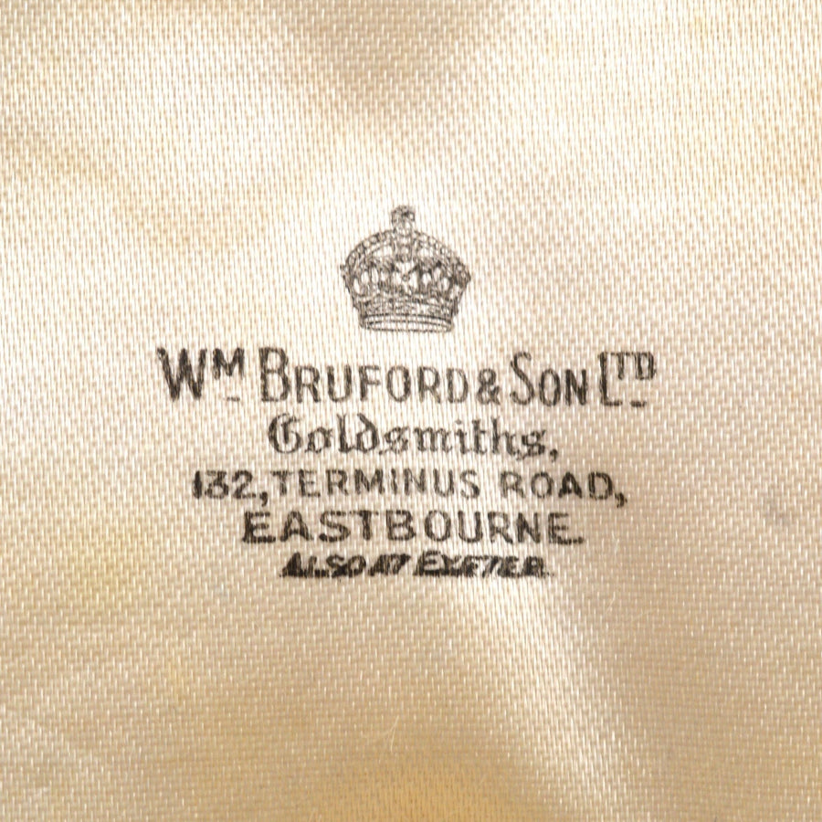 Markenetikett von William Bruford & Sons Ltd, Goldschmiede in Eastbourne, das Handwerkskunst aus der Zeit um 1900 zeigt.