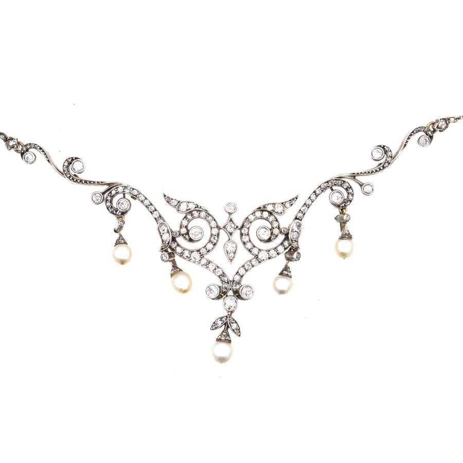 Edwardianisches Collier aus 15 Karat Gold und Platin mit natürlichen Perlen und Diamanten, um 1900, in Originaletui.