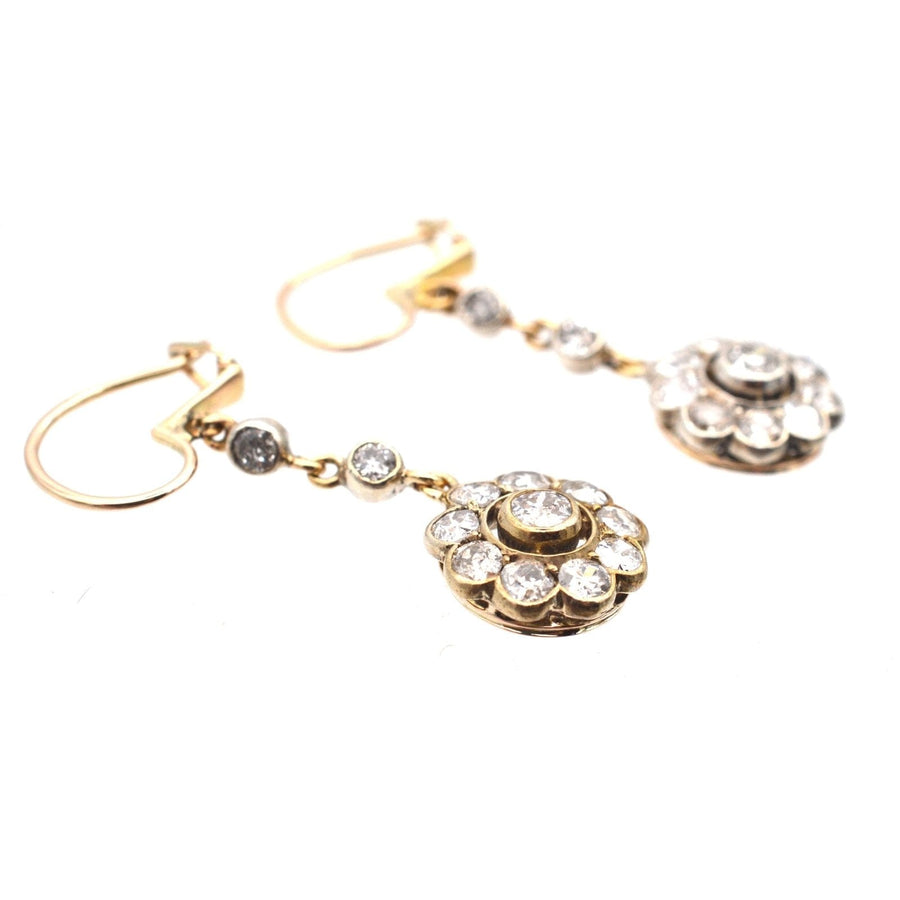 Elegante edwardianische 18-karätige Gold-Diamant-Cluster-Ohrringe mit kompliziertem floralem Design.