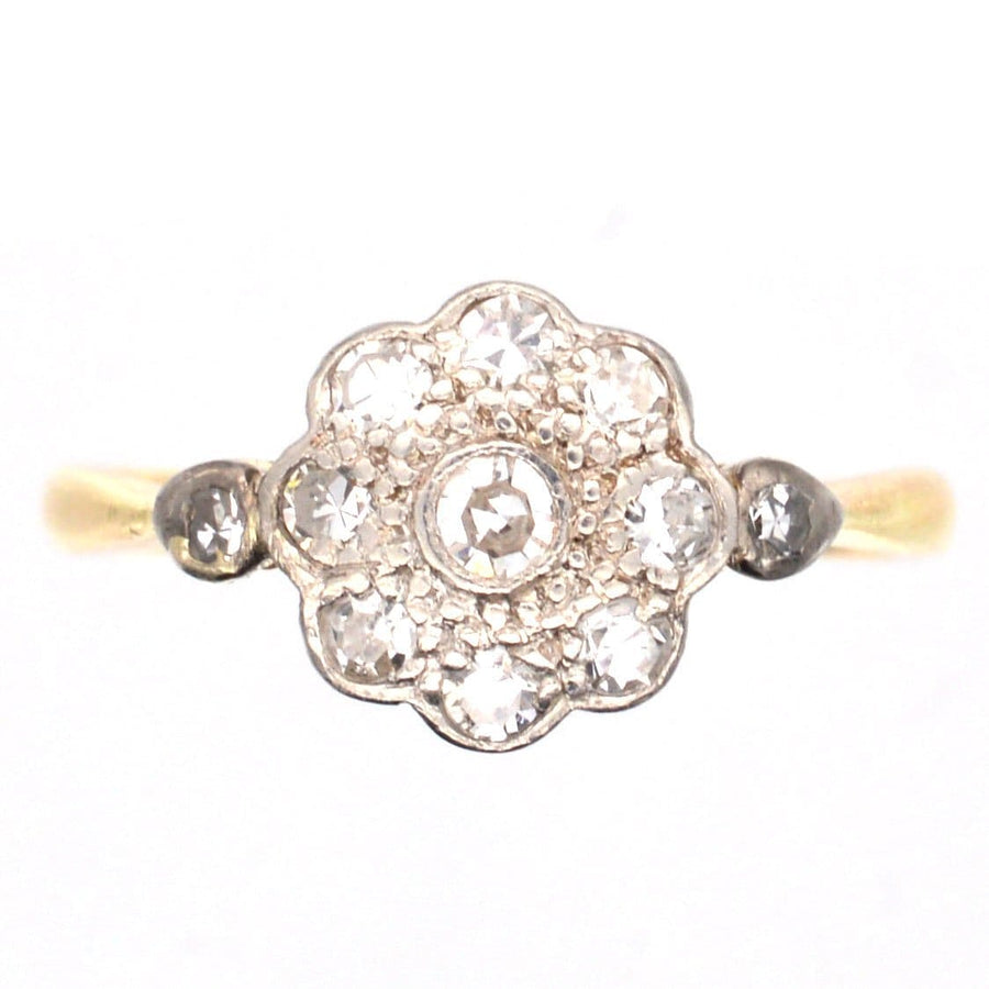 Edwardianischer 18-karätiger Gold- und Diamant-Cluster-Ring mit floralem Design, mehreren Diamanten und bequemem Band.