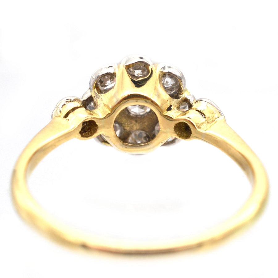 Edwardianischer Ring aus 18-karätigem Gold und Diamanten, der elegantes Design und Komfort für das tägliche Tragen bietet.