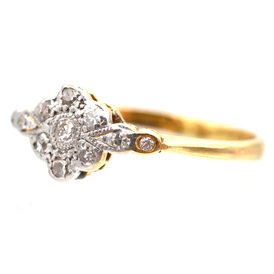 Edwardian 18ct Gold und Platin Diamant-Cluster-Ring mit komplizierten Details, ideal für Engagement oder besondere Anlässe.