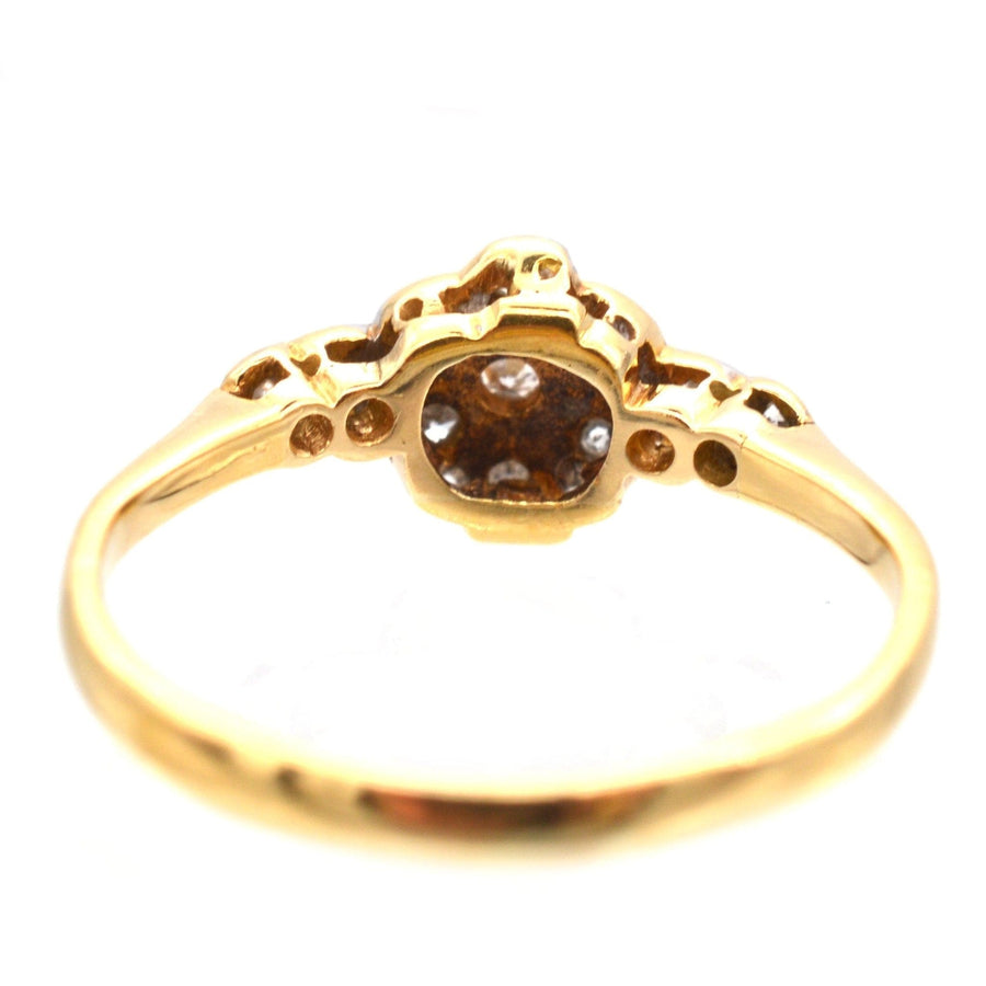 Edwardian 18ct Gold und Platin Diamant-Cluster-Ring, mit einzigartigem Design und 0,20 Karat funkelnden Diamanten.