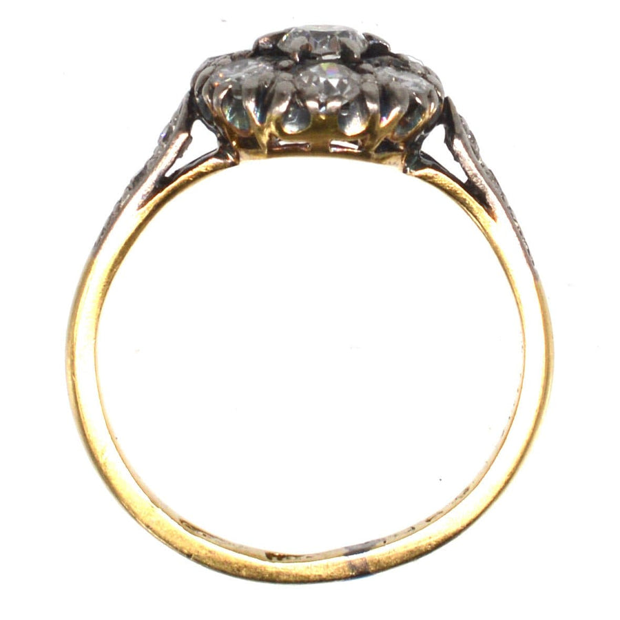 Edwardianischer Diamant-Cluster-Ring aus 18 Karat Gold und Platin mit einzigartigem Design und funkelnden Diamanten.